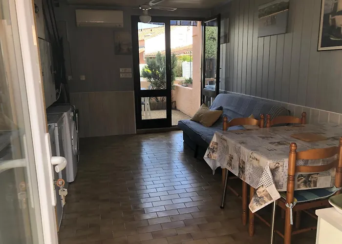 Pavillon à la plage en lisière de la Clape